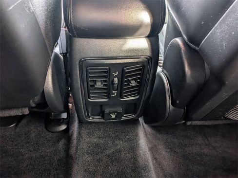 Used 2019 Jeep Grand Cherokee Altitude image 13