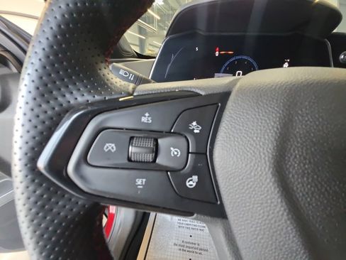 Used 2024 Chevrolet Trax RS w/ Sunroof Package FWD image 20