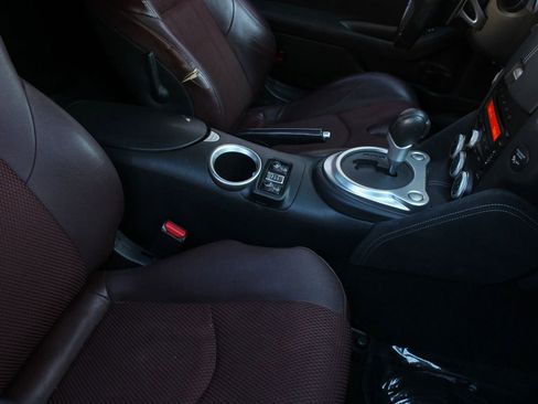 Used 2014 Nissan 370Z Touring image 18