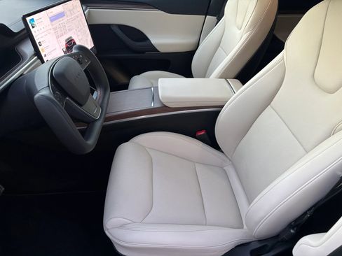 Used 2023 Tesla Model X AWD/4WD image 10
