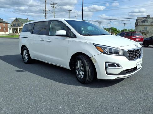 Used 2019 Kia Sedona L FWD image 2