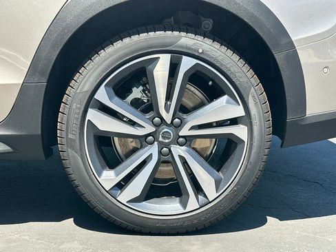 New 2026 Volvo V60 B5 Cross Country Plus w/ Climate Package image 23