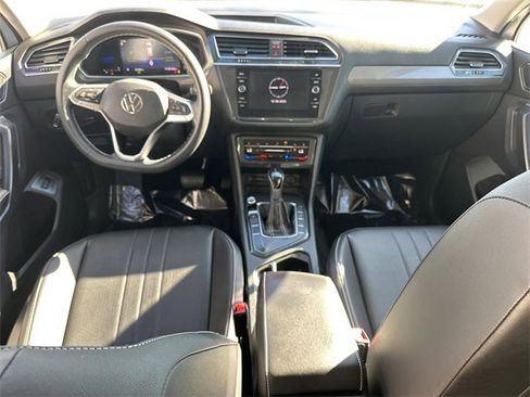 Certified 2022 Volkswagen Tiguan SE w/ Panoramic Sunroof Package image 15