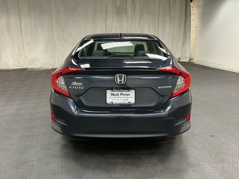 Used 2017 Honda Civic Touring image 4