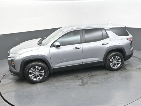 Used 2025 Chevrolet Equinox LT FWD image 34