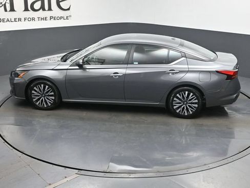 Used 2024 Nissan Altima 2.5 SV FWD image 57