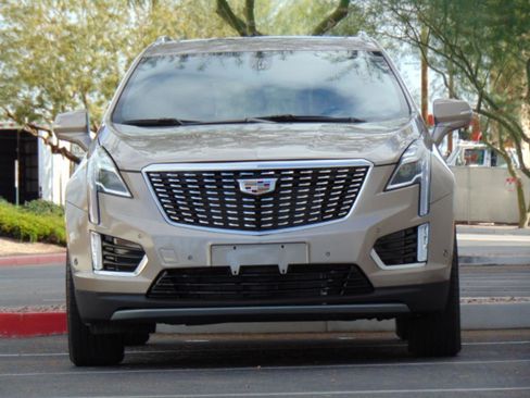 Used 2022 Cadillac XT5 Premium Luxury w/ Technology Package image 2