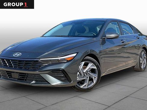 Certified 2025 Hyundai Elantra SEL FWD image 1