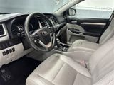 Used 2014 Toyota Highlander XLE image 2
