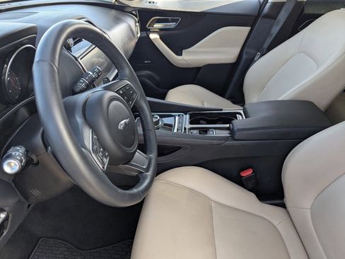 Used 2020 Jaguar F-PACE Premium image 23