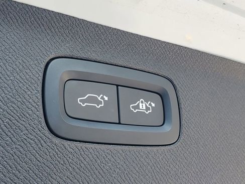 Certified 2024 Volvo XC90 B5 Plus image 9