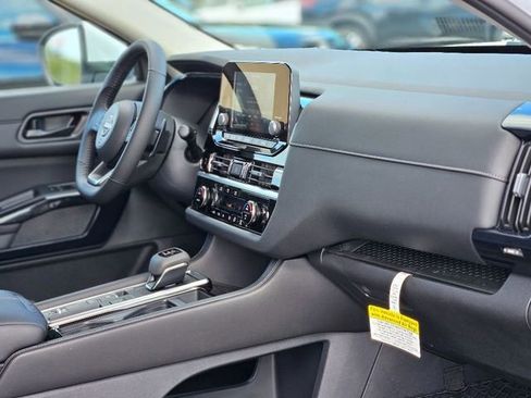 New 2025 Nissan Pathfinder SV image 10