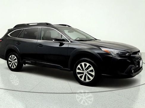 Used 2023 Subaru Outback Premium AWD/4WD image 3