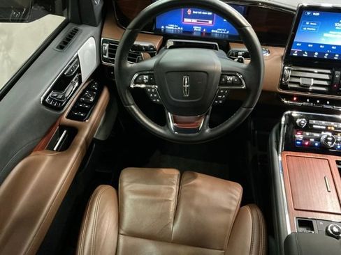 Used 2024 Lincoln Navigator L Reserve AWD/4WD image 10