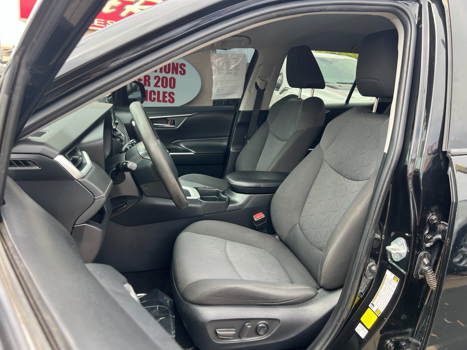 Used 2021 Toyota RAV4 XLE FWD image 10