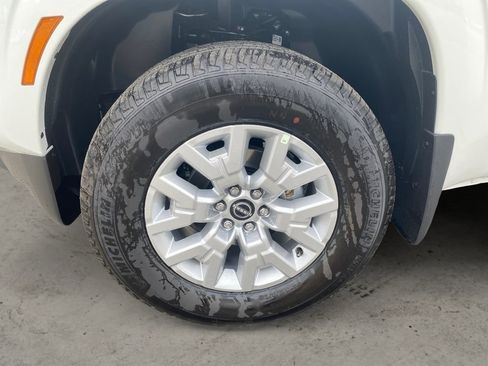 Certified 2023 Nissan Frontier SV w/ Technology Package AWD/4WD image 15
