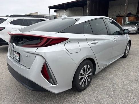 Used 2022 Toyota Prius Prime XLE FWD image 5