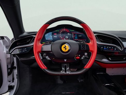 Used 2022 Ferrari SF90 Spider image 39