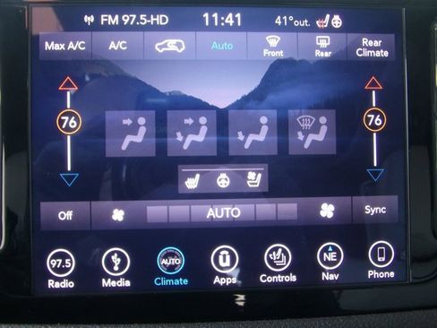 Used 2018 Chrysler Pacifica Limited w/ Tire & Wheel Group image 43