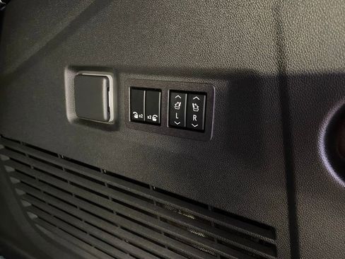 Used 2023 Chevrolet Tahoe High Country image 43