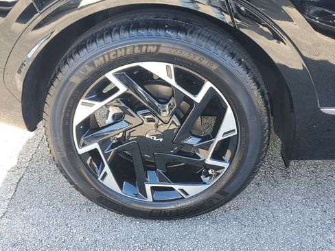 Used 2024 Kia Sportage SX image 7