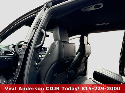 New 2026 Chrysler Pacifica Select FWD image 6