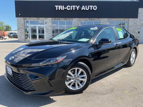 Used 2025 Toyota Camry LE FWD image 1