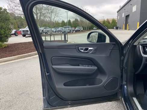 Used 2025 Volvo XC60 B5 Plus image 18