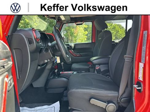Used 2018 Jeep Wrangler Unlimited Sahara AWD/4WD image 12
