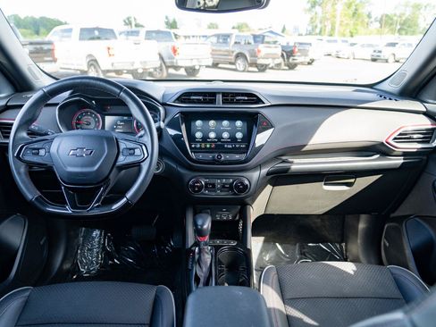 Used 2021 Chevrolet TrailBlazer RS w/ Technology Package FWD image 24