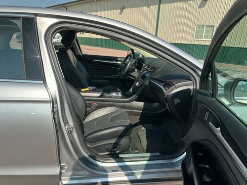 Used 2020 Ford Fusion Energi Titanium FWD image 28