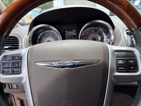 Used 2014 Chrysler Town & Country Limited FWD image 13