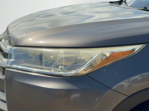 Used 2017 Toyota Highlander XLE FWD image 12