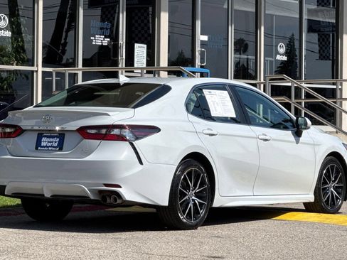 Used 2024 Toyota Camry SE FWD image 4