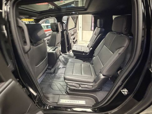 Used 2022 Chevrolet Suburban RST w/ Sport Performance Package image 59