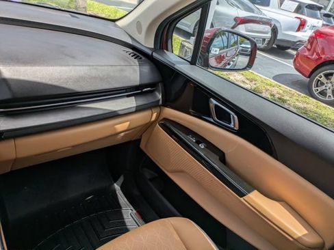 Used 2022 Kia Carnival EX FWD image 14