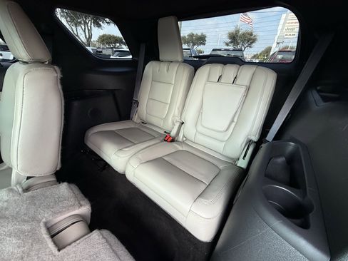 Used 2013 Ford Explorer XLT image 27