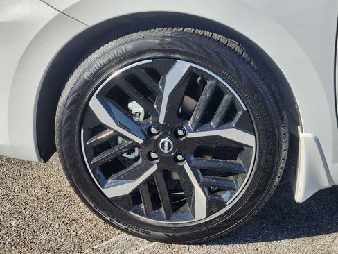 New 2025 Nissan Versa SR w/ Trunk Package FWD image 6