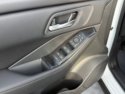 Used 2026 Nissan Rogue SV w/ Cold Weather Package FWD image 24