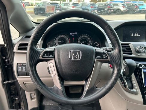 Used 2016 Honda Odyssey SE image 16