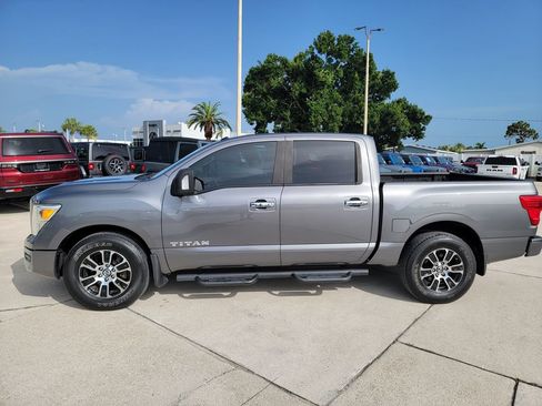 Used 2021 Nissan Titan SV w/ SV Convenience Package RWD image 2