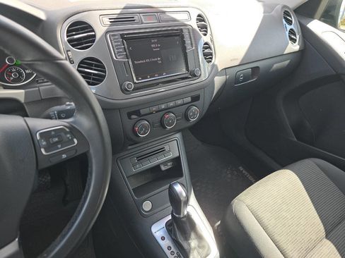 Used 2017 Volkswagen Tiguan S image 17