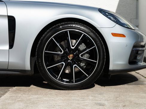 Used 2018 Porsche Panamera 4S image 37