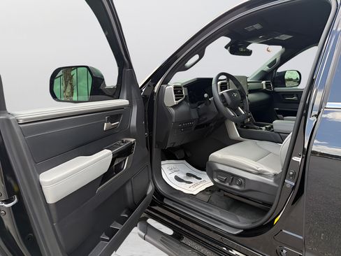 Used 2025 Toyota Tundra Limited AWD/4WD image 12