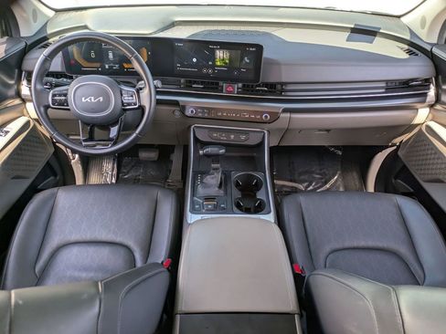 Used 2025 Kia Carnival FWD image 25
