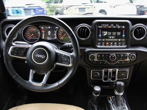 Used 2018 Jeep Wrangler Unlimited Sahara AWD/4WD image 19