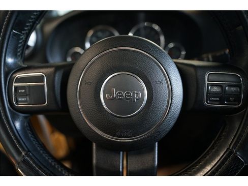 Used 2013 Jeep Wrangler Unlimited Sahara w/ Dual Top Group AWD/4WD image 17