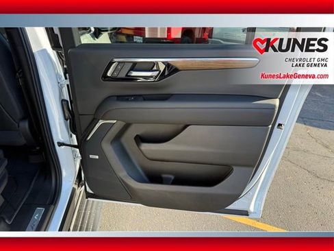 New 2026 Chevrolet Suburban High Country AWD/4WD image 21