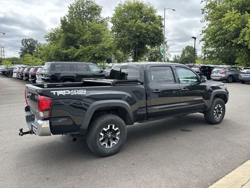 Used 2019 Toyota Tacoma TRD Off-Road AWD/4WD image 4