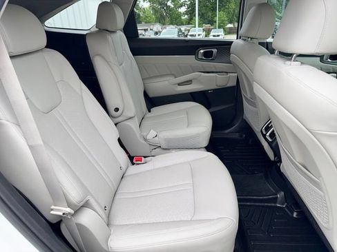 Used 2023 Kia Sorento SX Prestige w/ Panoramic Sunroof Package AWD/4WD image 10